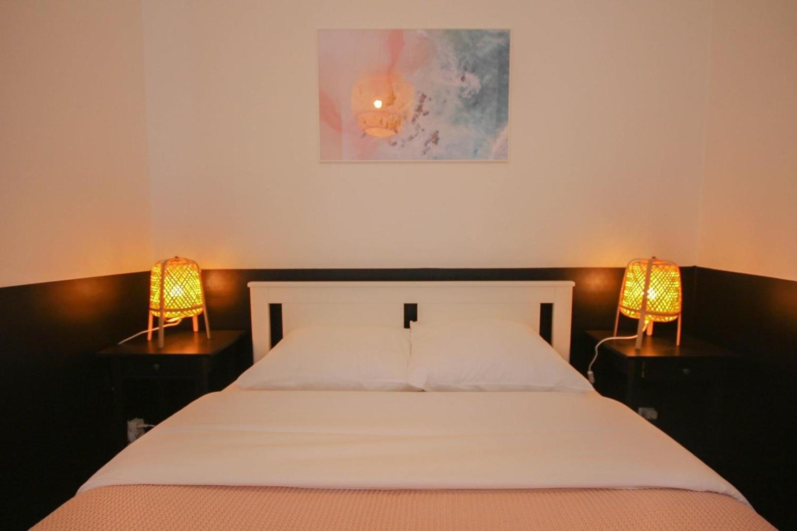 2-Bedroom Flat + Private Car Park. Lille Eksteriør bilde